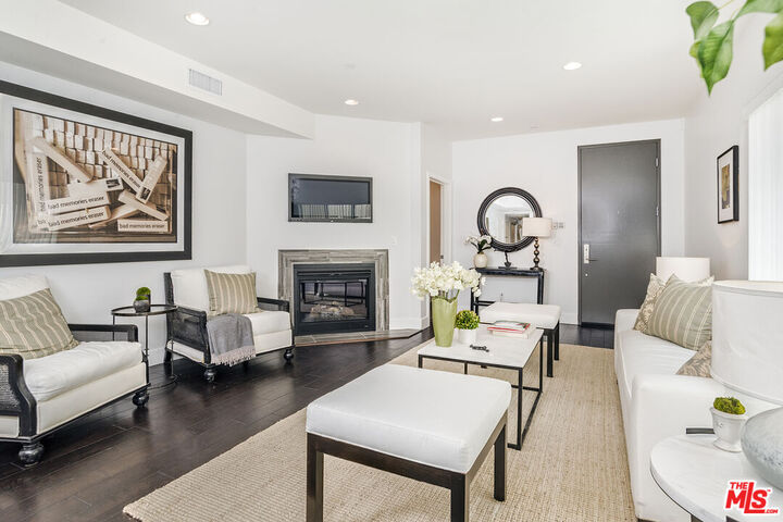 Property Photo:  1945 Overland Ave  CA 90025 