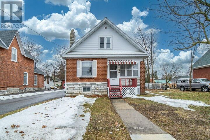 Property Photo:  236 East Street  ON K7R 1T2 