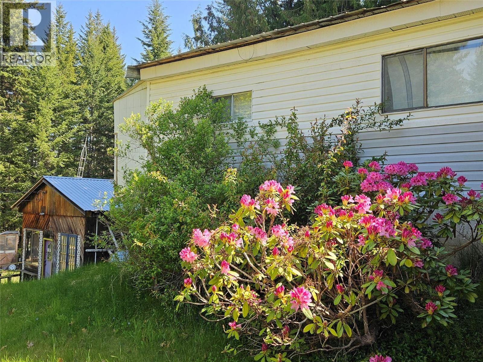 Property Photo:  115 Lower Fauquier Road  BC V0G 1K0 