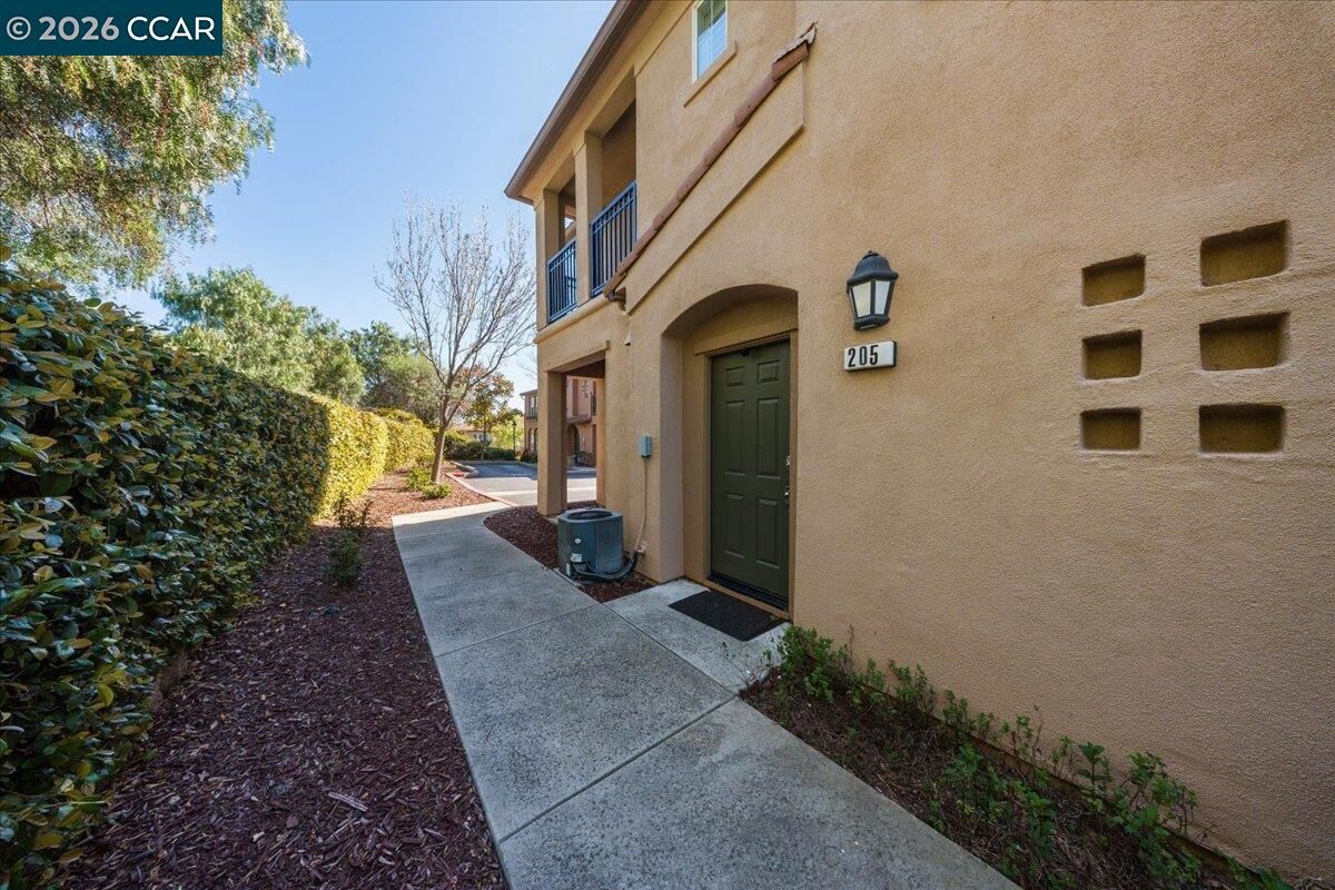 Property Photo: 63 Meritage Cmn 205 CA 94551