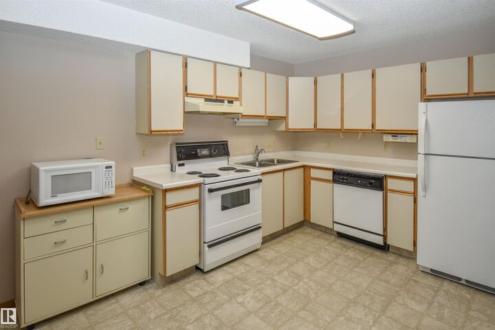 Photo de la propriété:  4812 51 Avenue 102  AB T7Z 1P7 