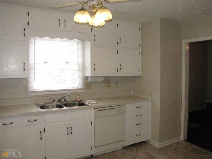 Property Photo:  445 Williamsburg Way  GA 30215 