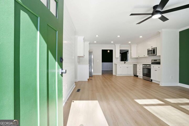 Property Photo:  127 Perry Street  GA 30052 