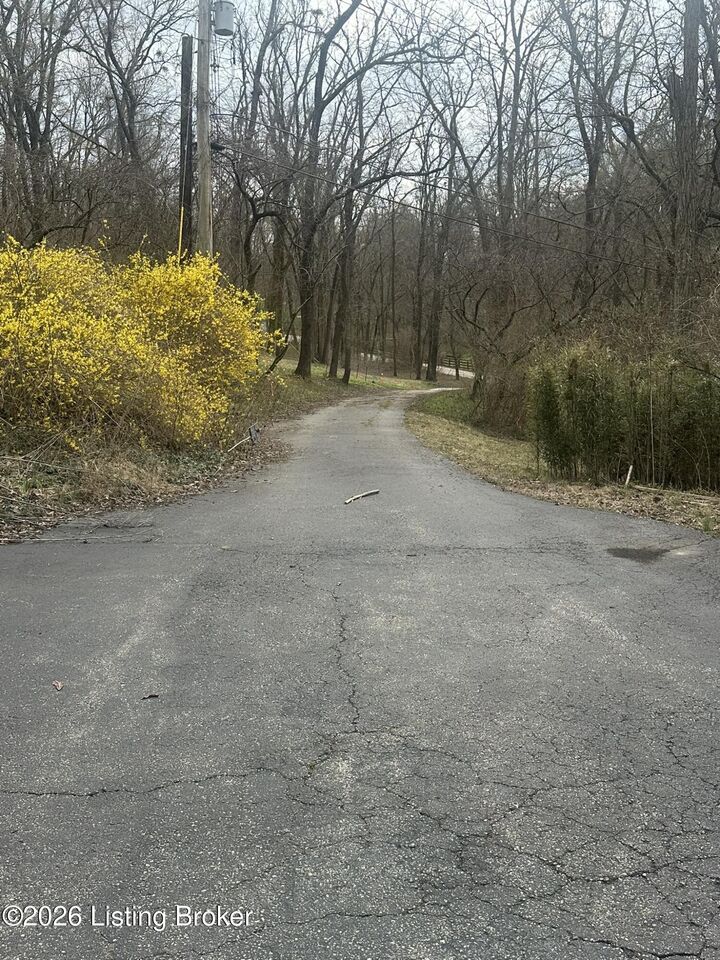 Property Photo:  2515 Woodside Rd  KY 40207 