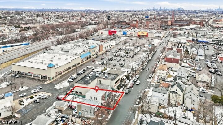 Property Photo:  82 Randolph Ave 2  NJ 07011 