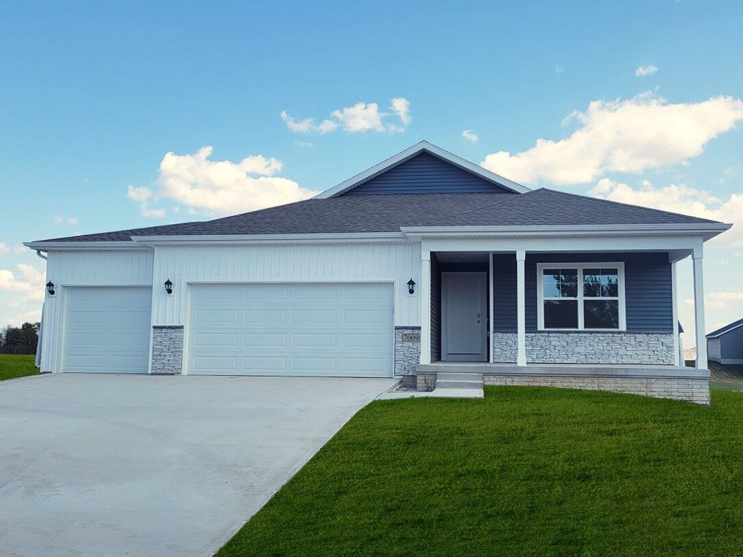 Property Photo:  1390 Mallard Lane  IA 50263 