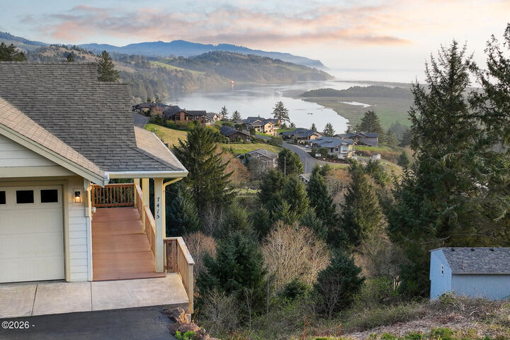 Property Photo: 7415 E Summit Road OR 97135