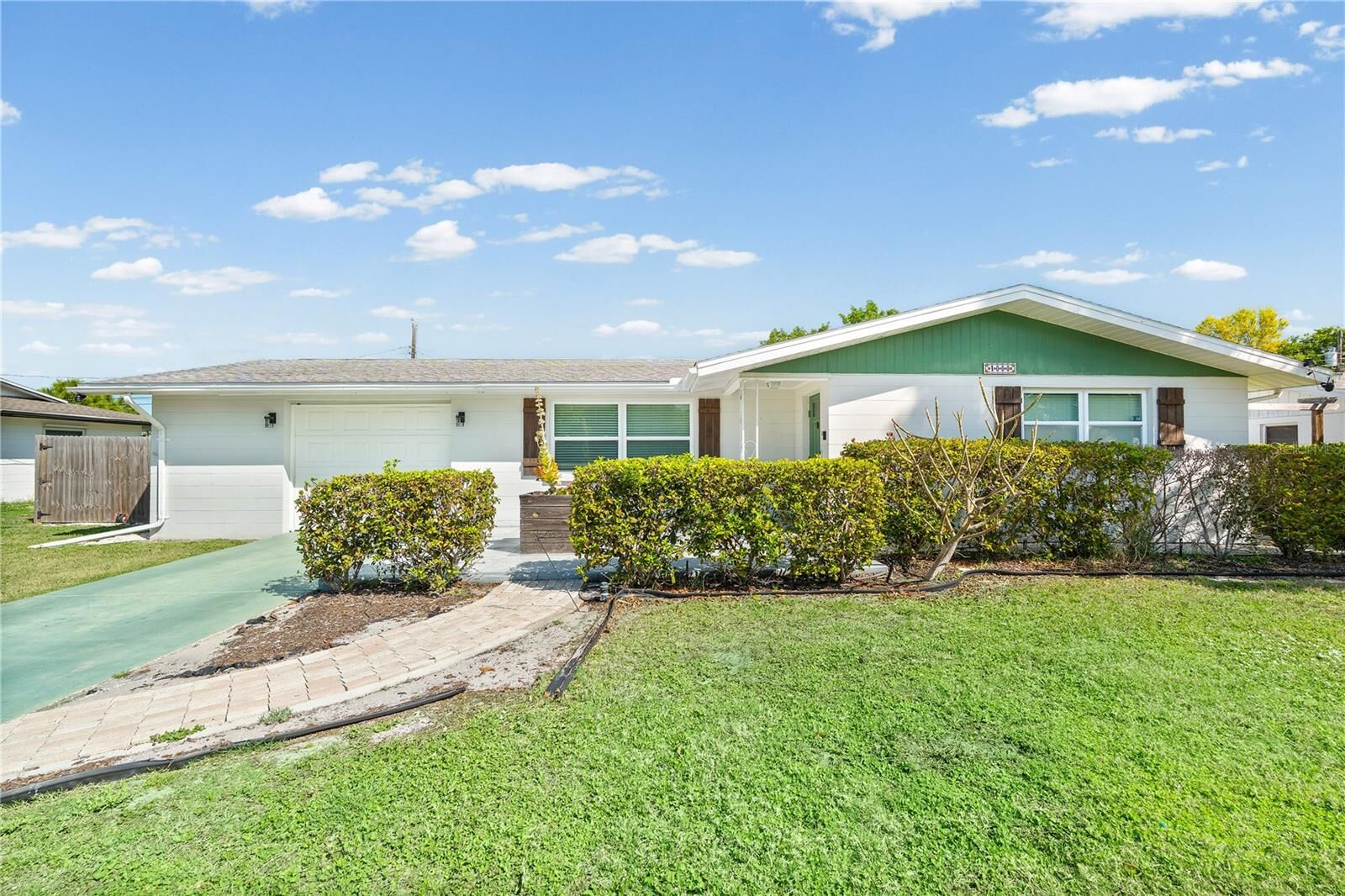 Property Photo:  1000 Fruitland Avenue  FL 34207 