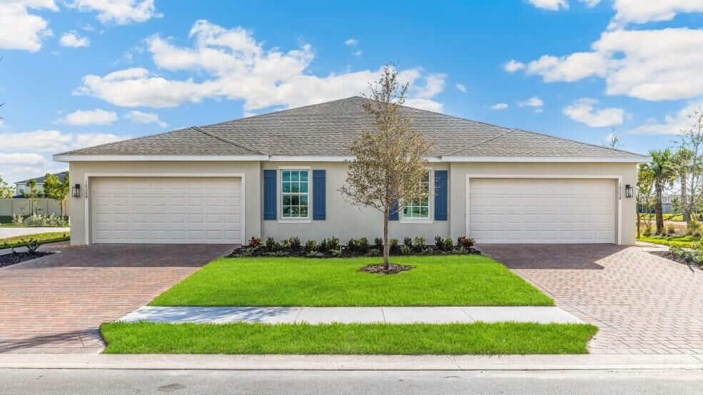 Property Photo: 16345 Bridle Ridge Drive FL 33953