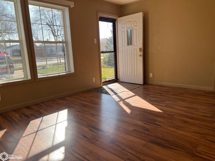 Property Photo:  405 Cottage Grove  IA 52655 