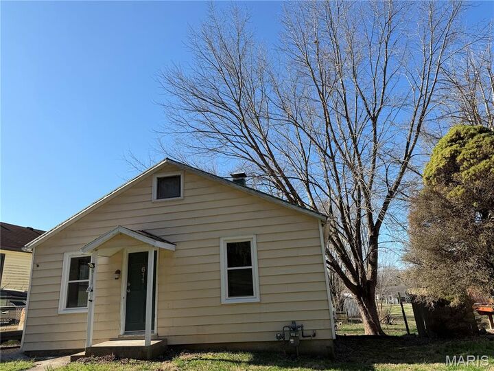 Property Photo:  611 Bluff Road  IL 62277 