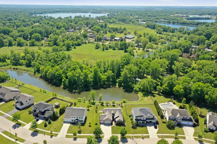 Property Photo:  2165 Walnut Glen Boulevard  IL 60042 