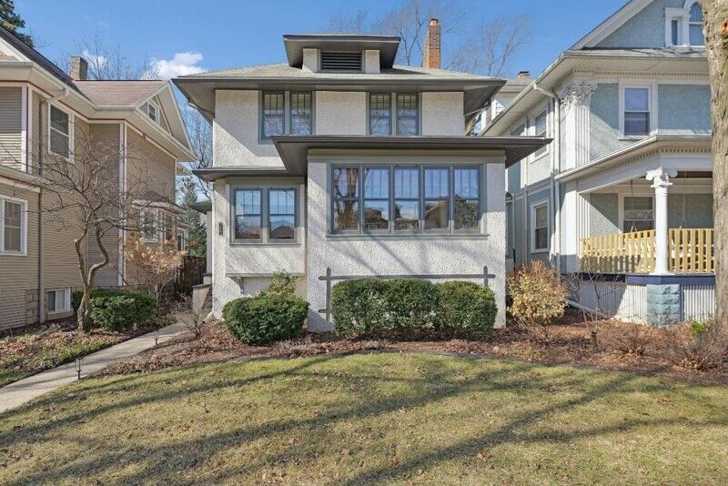 Property Photo:  711 Clinton Avenue  IL 60304 