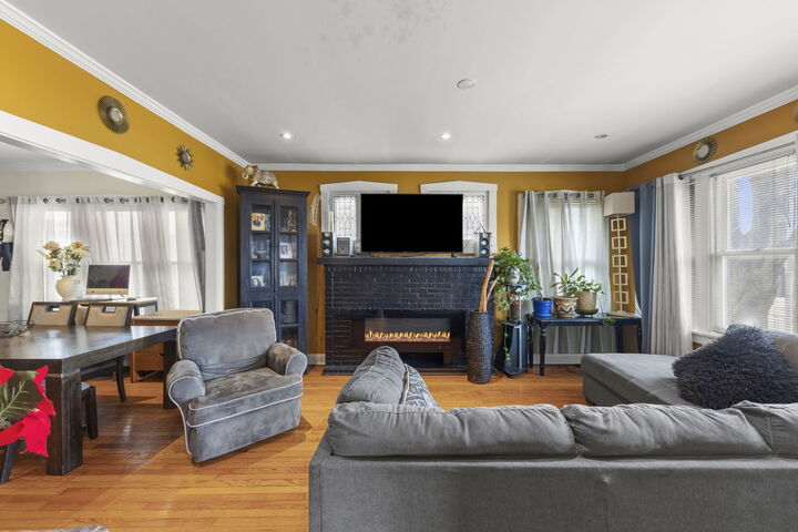 Property Photo:  630 Thomas Avenue  IL 60130 