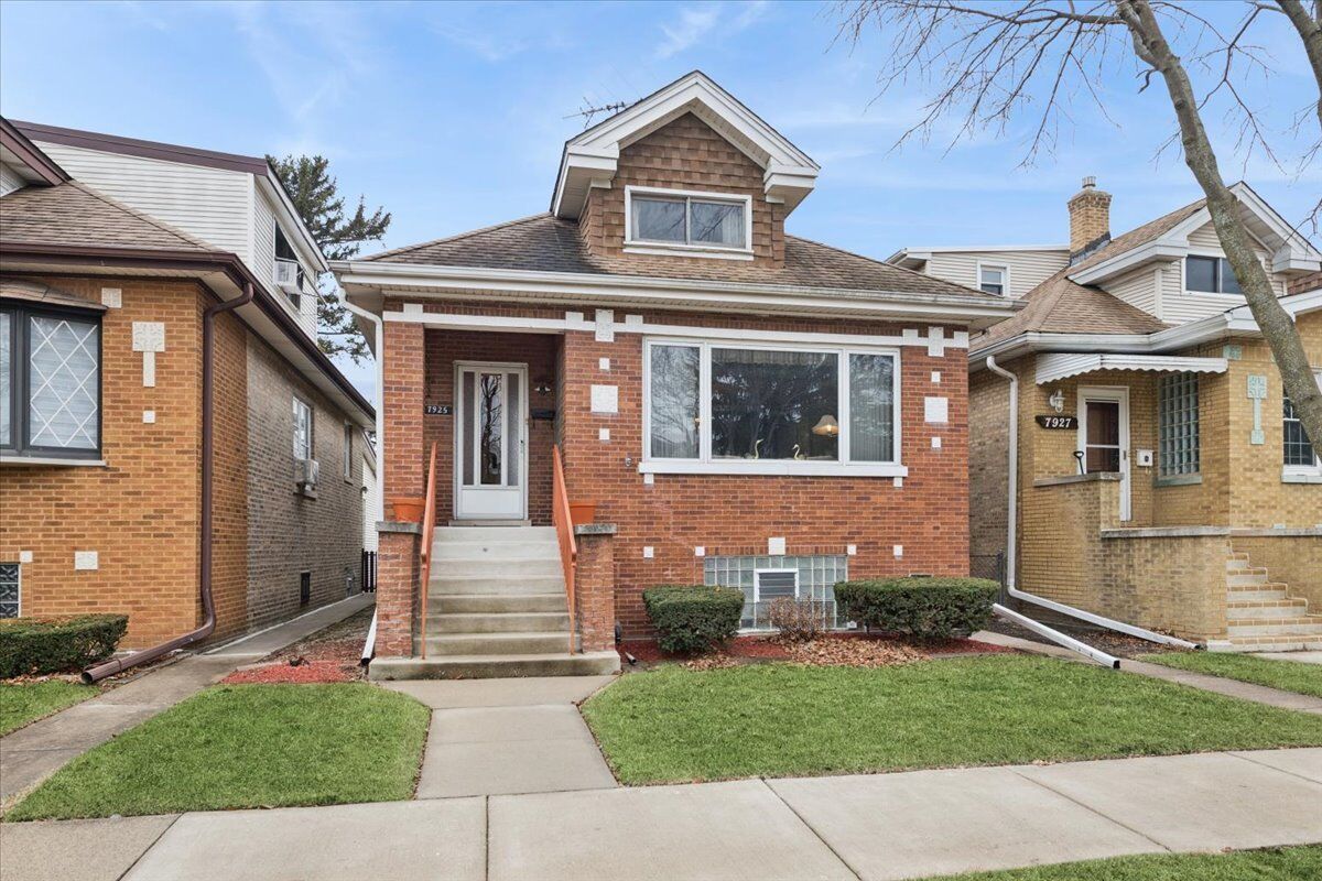 Property Photo:  7925 W Cressett Drive  IL 60707 