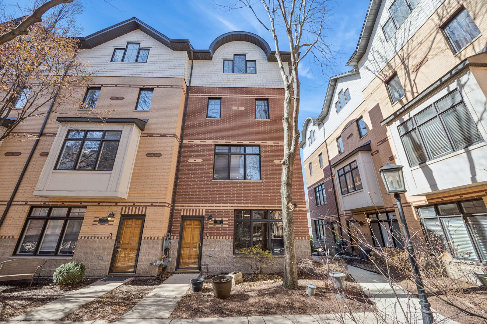 Property Photo:  420 Pennsylvania Way  IL 60302 