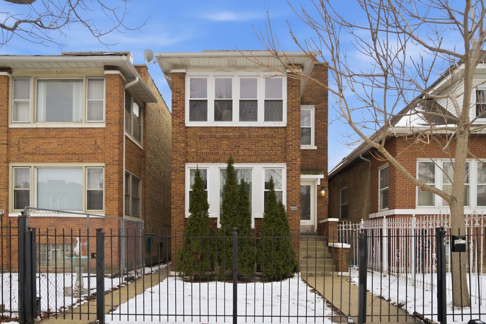 Property Photo:  4045 W Nelson Street  IL 60641 