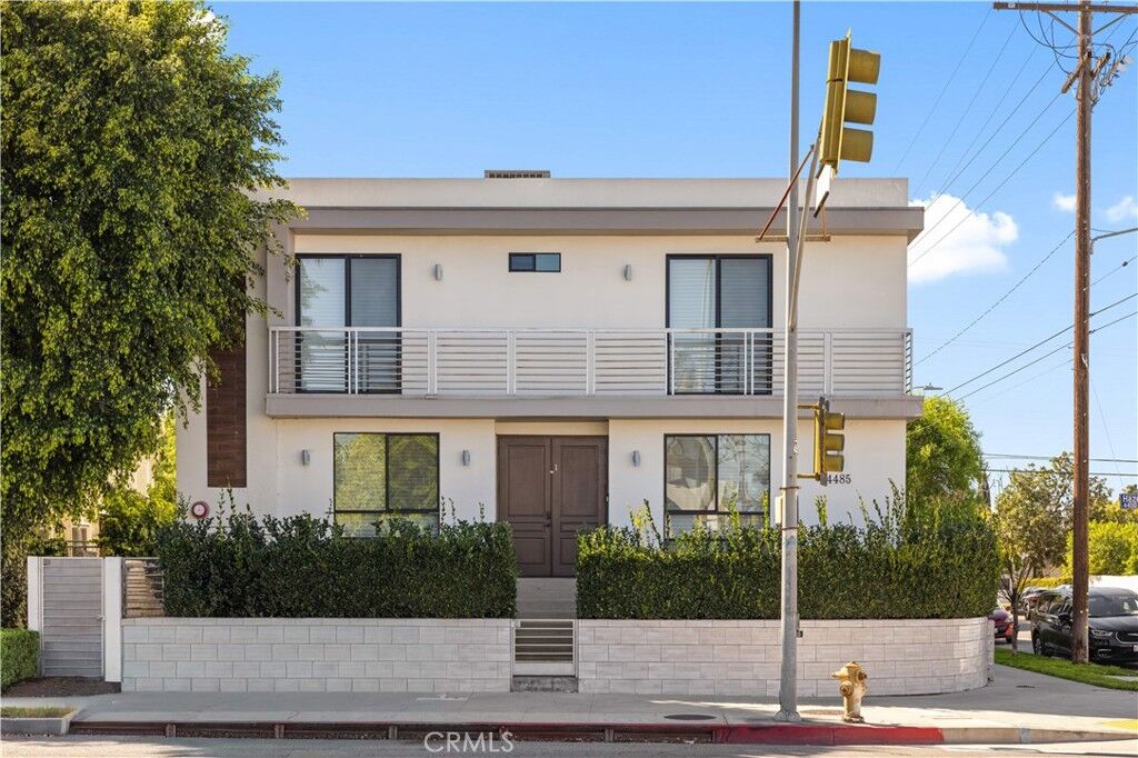 Property Photo:  4485 Hazeltine Avenue 1  CA 91423 