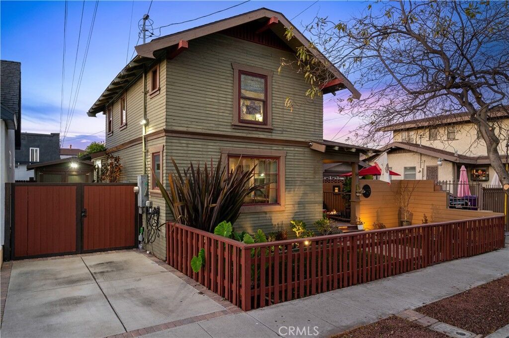 Property Photo:  1929 E 6th Street  CA 90802 
