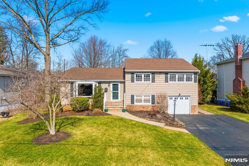 Property Photo:  262 Cornwall Road  NJ 07452 