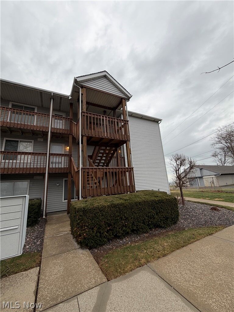 Property Photo: 6035 Lake Road W 137 OH 44004