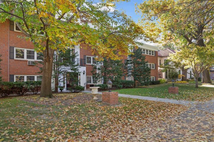 Property Photo:  456 Summit Avenue 203  MN 55102 