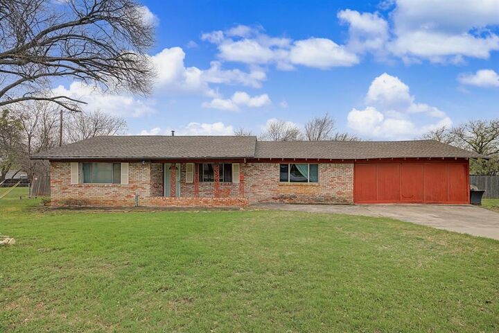 Property Photo:  4113 Canyon Trail  TX 76135 