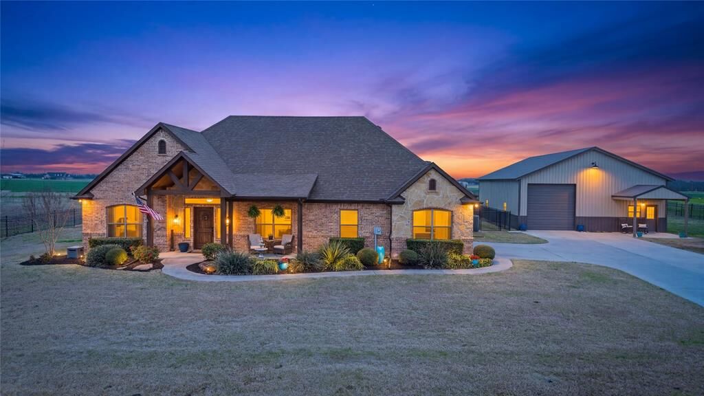 Property Photo:  3812 County Road 2156  TX 75135 