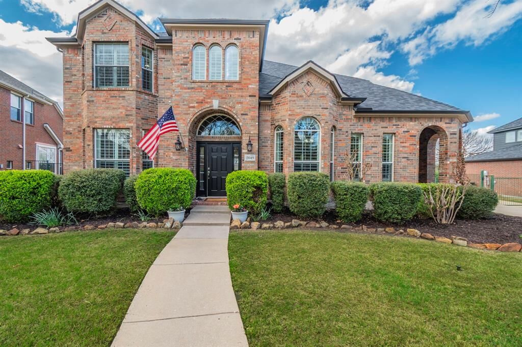 Property Photo: 2049 Sleepy Hollow Trail TX 75033