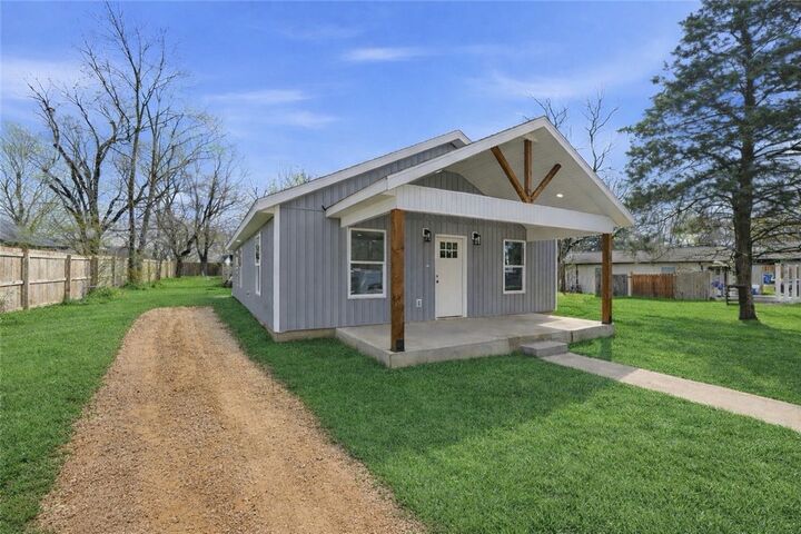 Property Photo:  504 4th Ave NE  AR 72736 