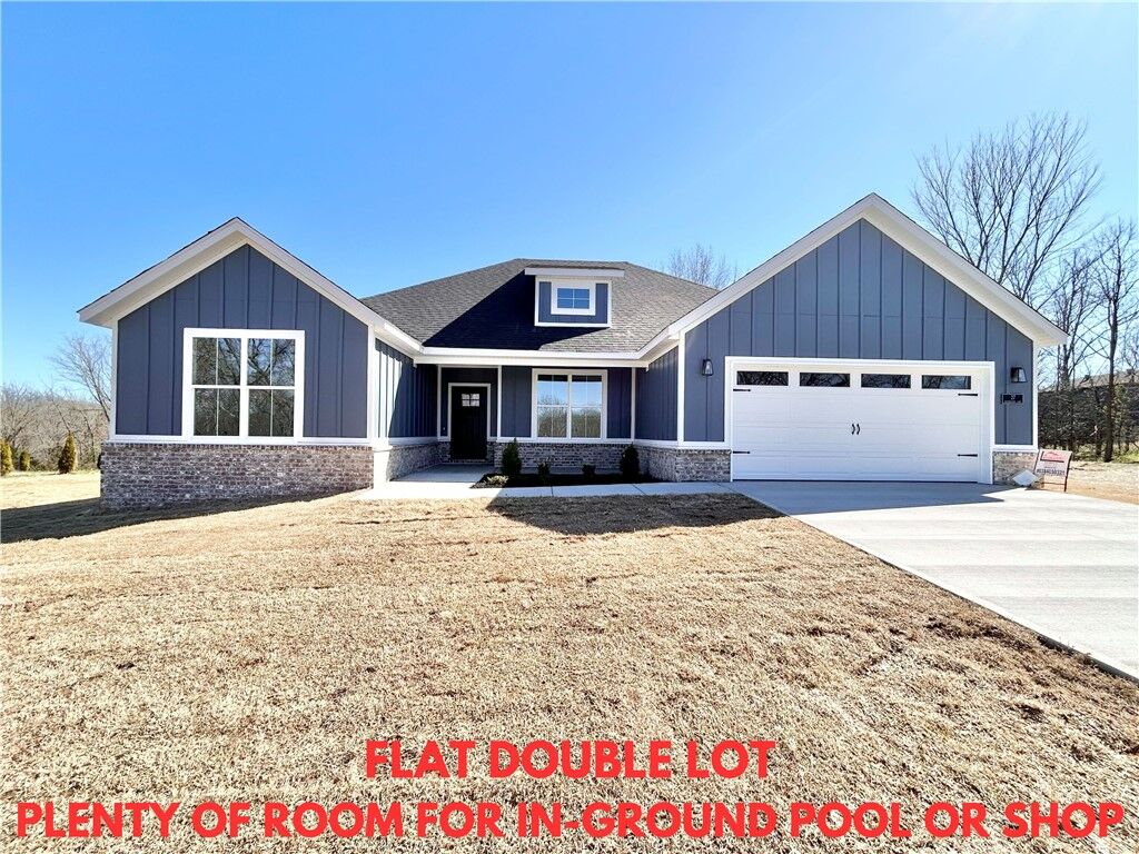 Property Photo:  27 Queensferry Lane  AR 72715 