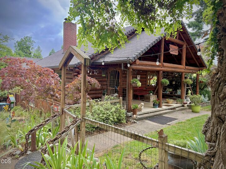 Property Photo:  645 E California Street  OR 97530 