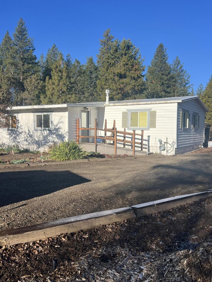 Property Photo: 9810 Puckett Lane OR 97601