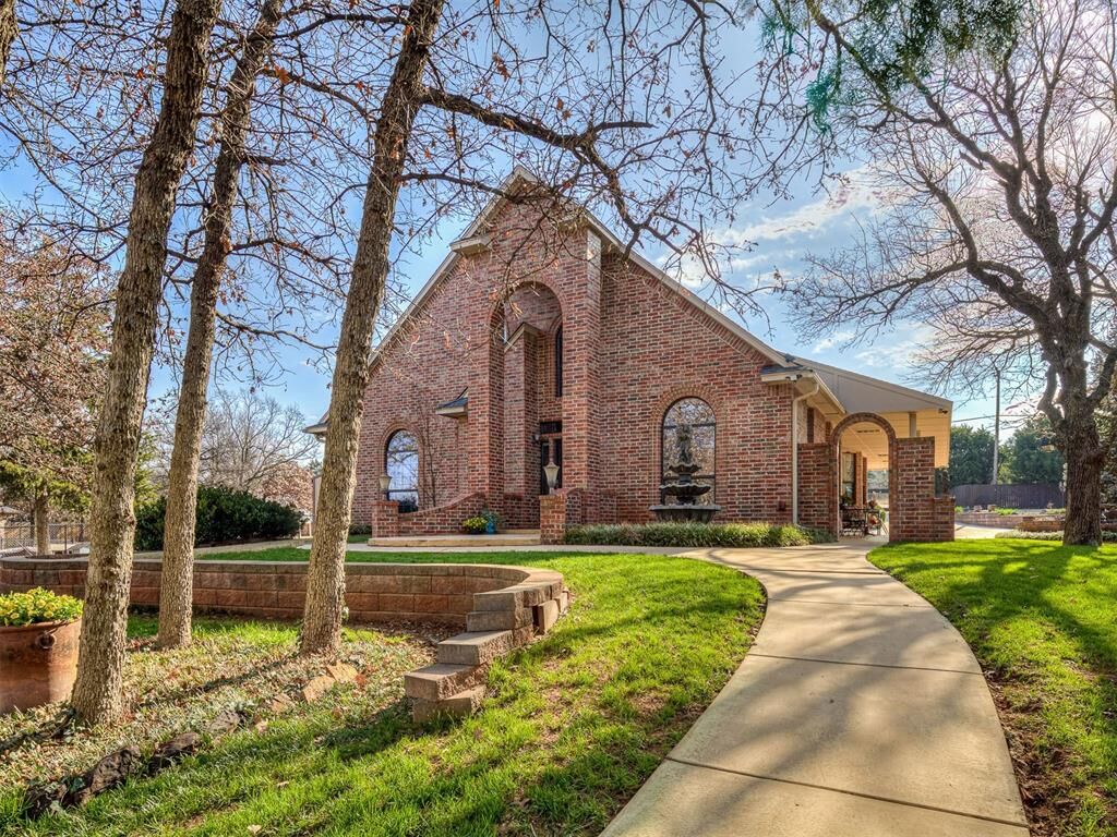 Property Photo: 4104 Prairie Falcon Point OK 73034