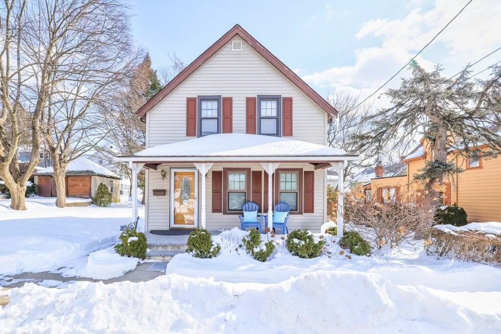 Property Photo:  886 Canterbury St  MA 02131 