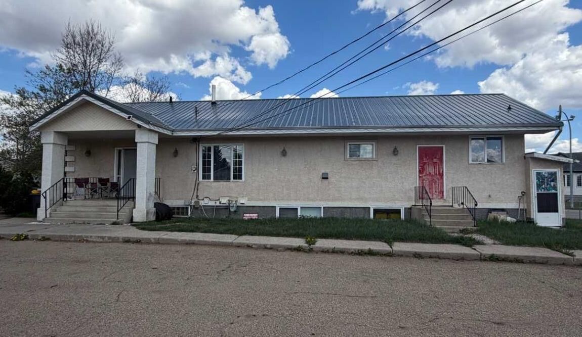 Property Photo: 5001 62 Avenue AB T4J 1E6