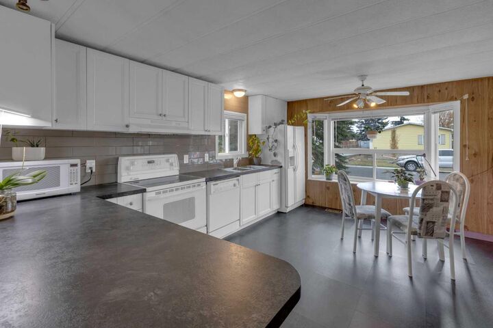 Property Photo:  47 Huntstrom Drive NE  AB T2K 5T4 