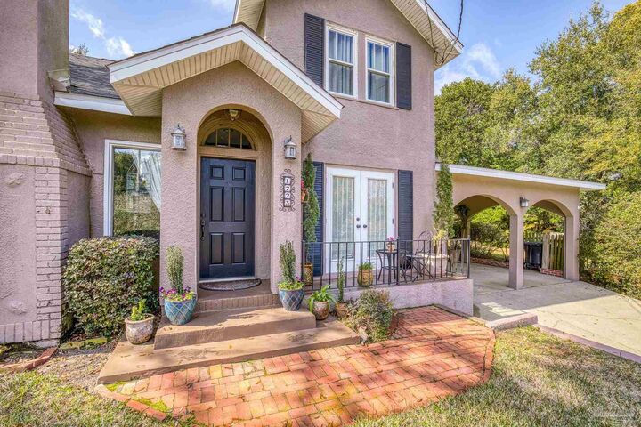 Property Photo: 1723 Yates Ave FL 32503