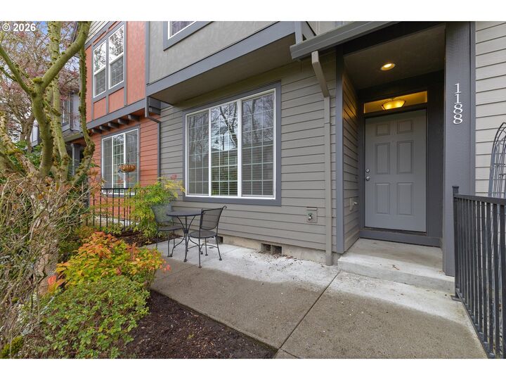 Property Photo:  1188 SE Moonlight Ave  OR 97123 