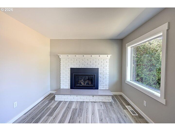 Property Photo:  811 17th Ave  OR 97138 