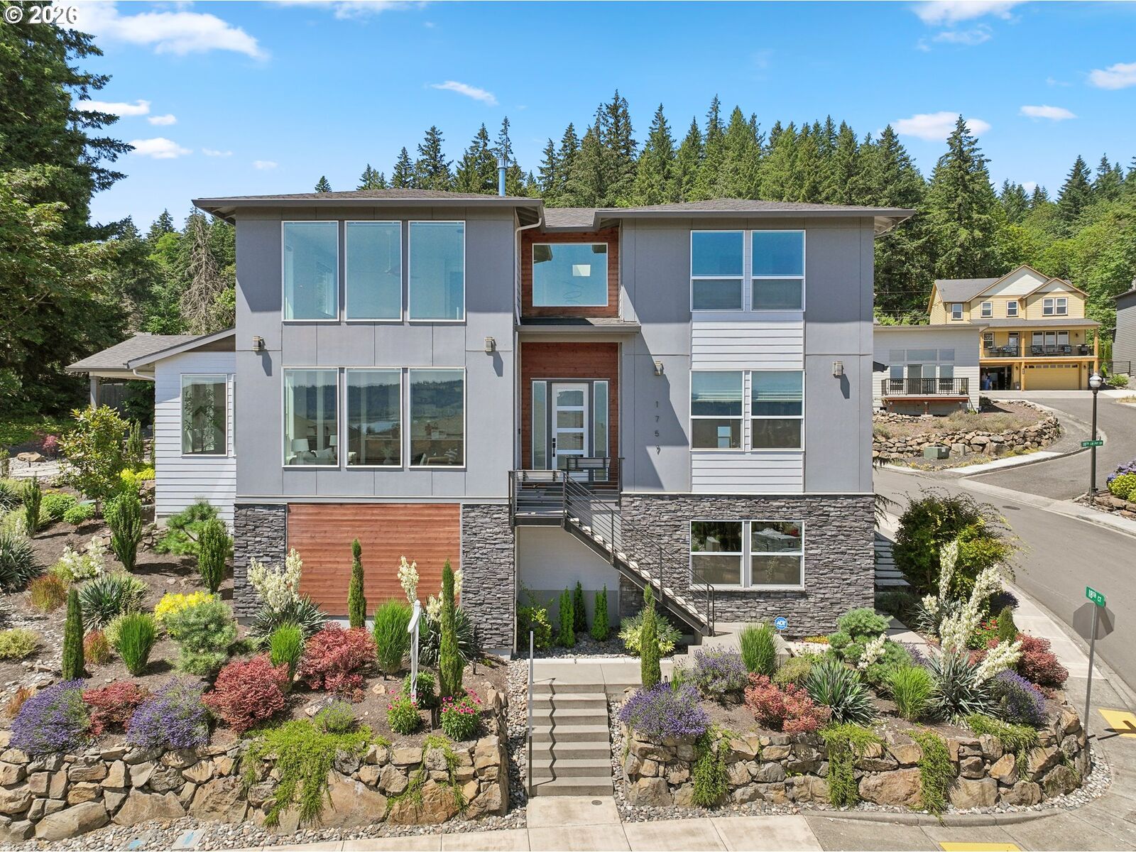 Property Photo: 1757 N Columbia Ridge Way WA 98671