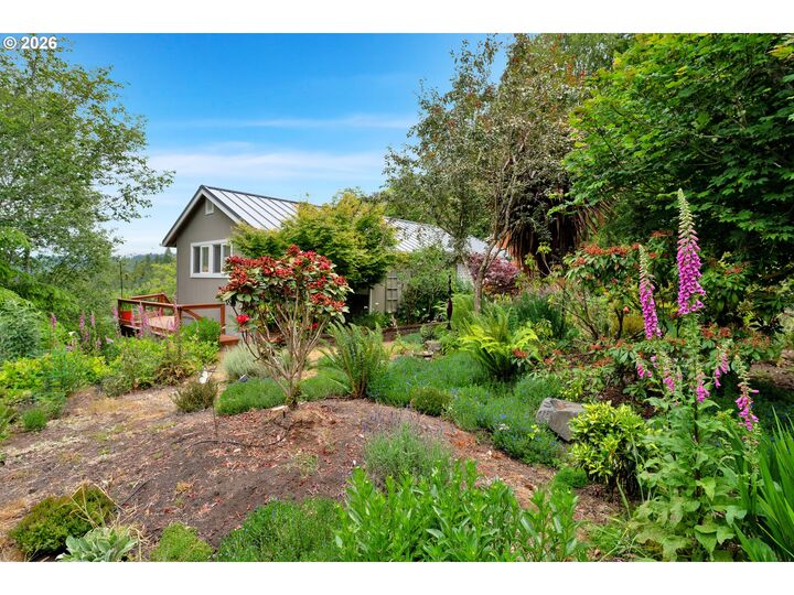 Property Photo: 6027 View Loop OR 97439