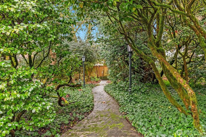 Property Photo:  1118000703  Broadmoor Drive E  WA 98112 