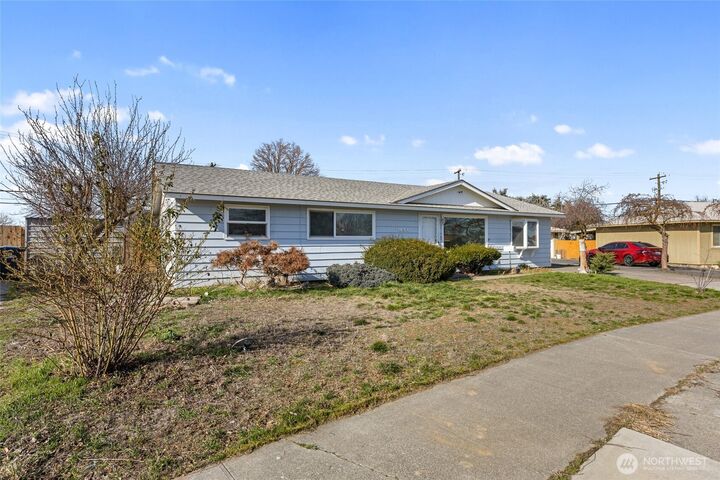 Property Photo:  1634 S Wallace Street  WA 98837 
