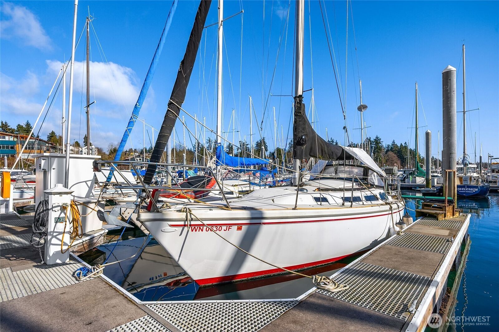 Property Photo: 141 Parfitt Way SW D31 WA 98110