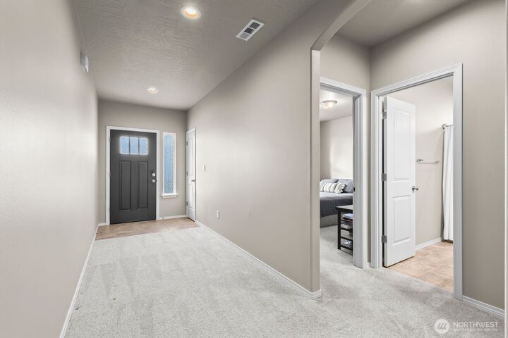 Property Photo:  2307 S 57th Avenue  WA 98903 