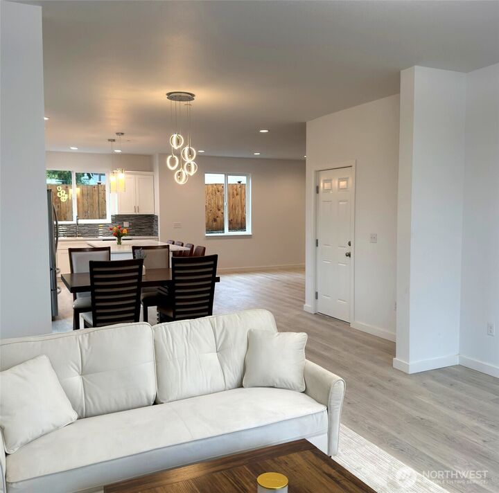 Property Photo:  648 SW 139th Street  WA 98166 