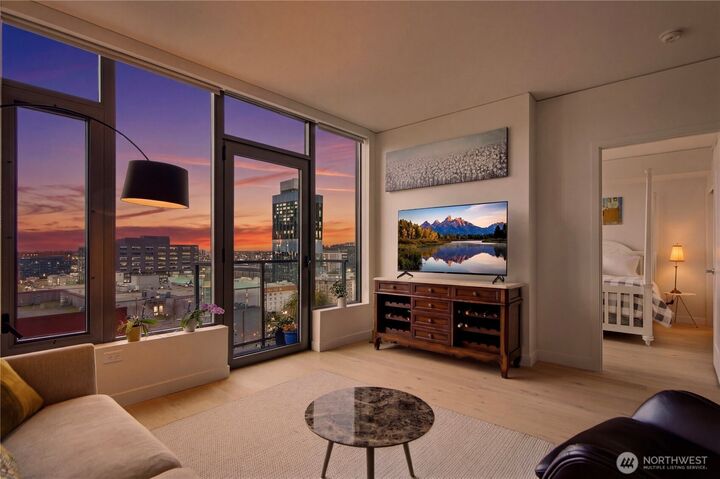 Property Photo:  2510  6th Avenue 1010  WA 98121 