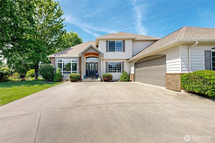 Property Photo: 956 SE Garrison Drive WA 99324