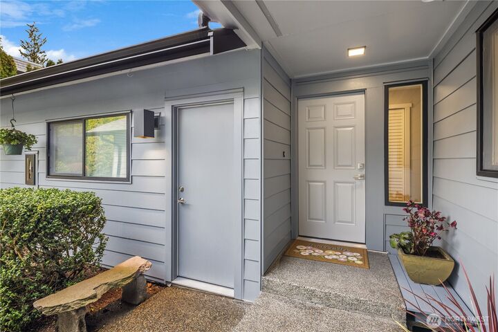 Property Photo:  7740  196th Street SW 14  WA 98026 